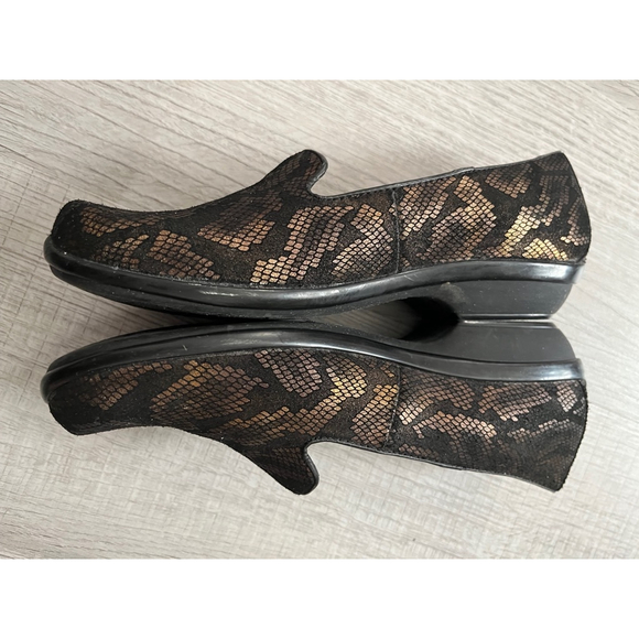 Dansko Olivia bronze snake leather loafers size 7 - Picture 3 of 11
